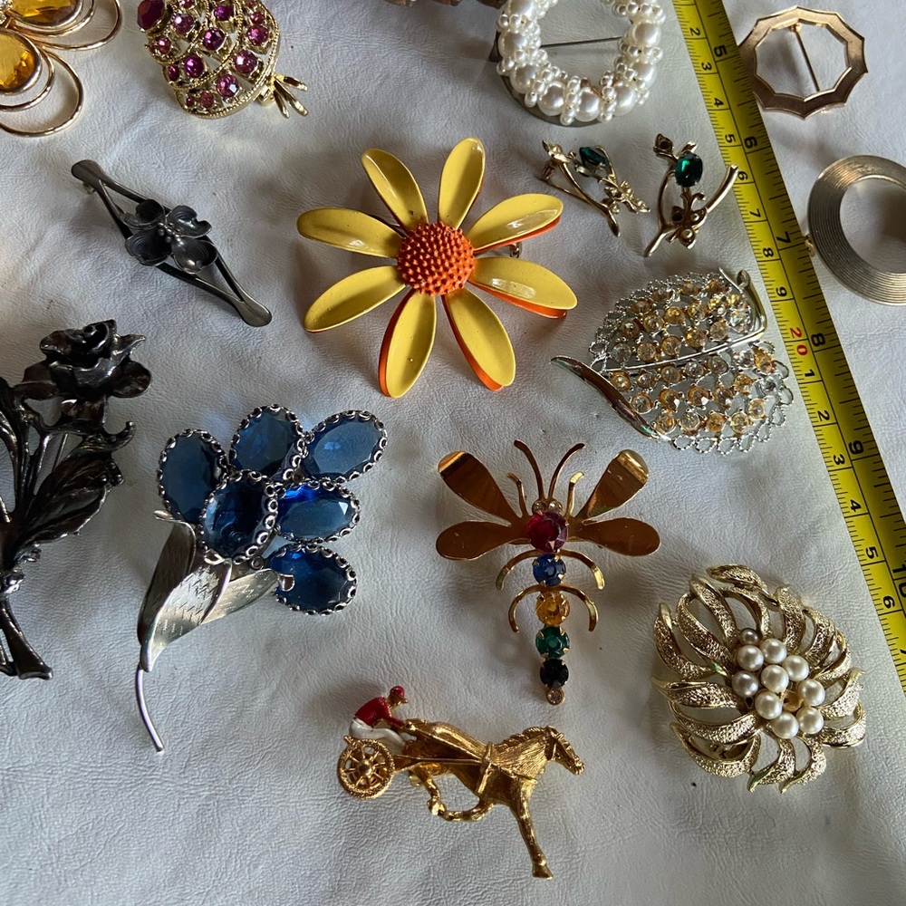 Vintage lot of 19 brooches and one handmade jewelry box - Picture 3 of 13